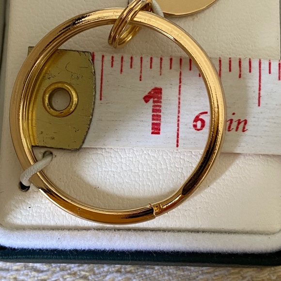 Small Plain Gold Electroplate Oval Keyring - Picture 11 of 16
